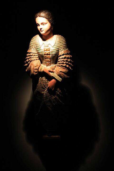 Dia internacional del Museus - 17 h - - mascaro-blanca-aurora-c7e87.jpg