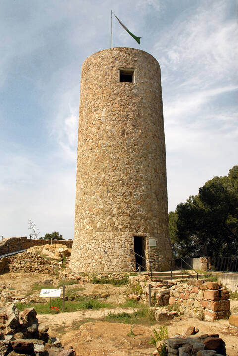 Visita guiada al Castell de Sant Joan - torre.jpg